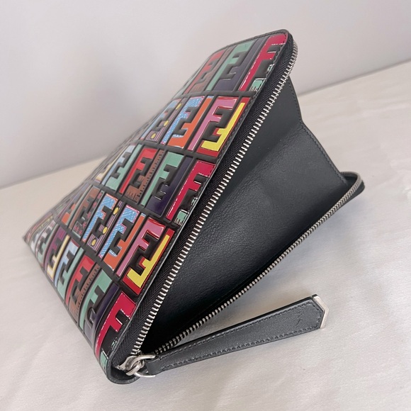 FENDI: Fendi Multicolore Zucca Print FF Flat Clutch Leather - Picture 6 of 13